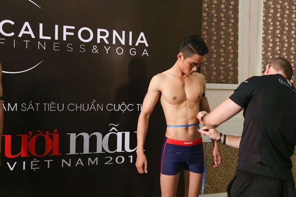 Thí sinh Vietnam's Next Top Model khoe cơ bắp trong phần thi hình thể ảnh 8 Thí sinh Vietnam's Next Top Model khoe cơ bắp trong phần thi hình thể ảnh 8