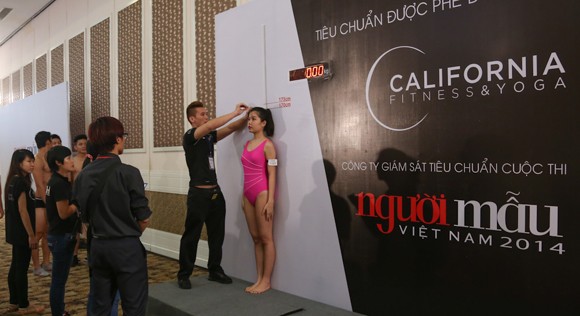 Thí sinh Vietnam's Next Top Model khoe cơ bắp trong phần thi hình thể ảnh 9 Thí sinh Vietnam's Next Top Model khoe cơ bắp trong phần thi hình thể ảnh 9