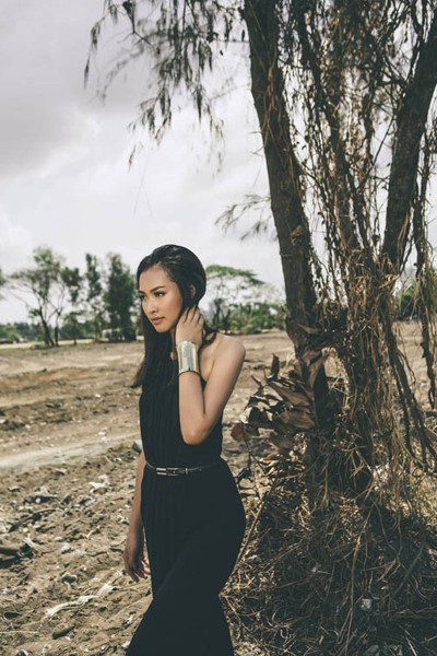 Vương Thu Phương khoe dáng ngọc giữa… đồng không mông quạnh ảnh 4 Vương Thu Phương khoe dáng ngọc giữa… đồng không mông quạnh ảnh 4