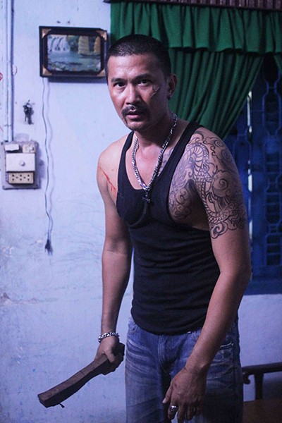 Cựu người mẫu Quốc Cường tàn tạ, lê lết đi ăn xin ảnh 2 Cựu người mẫu Quốc Cường tàn tạ, lê lết đi ăn xin ảnh 2