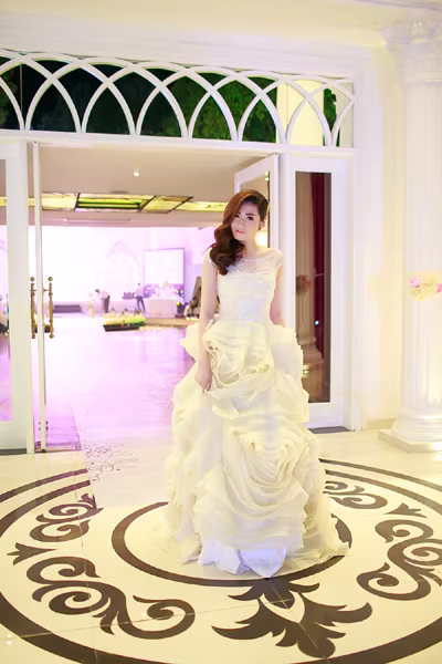Á hậu Tú Anh vai trần gợi cảm cùng váy cưới tinh khôi ảnh 8 Á hậu Tú Anh vai trần gợi cảm cùng váy cưới tinh khôi ảnh 8