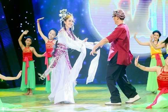 Khánh Thi hoá thân thành Hằng Nga xinh tươi bên chú Cuội Đại Nghĩa ảnh 5 Khánh Thi hoá thân thành Hằng Nga xinh tươi bên chú Cuội Đại Nghĩa ảnh 5