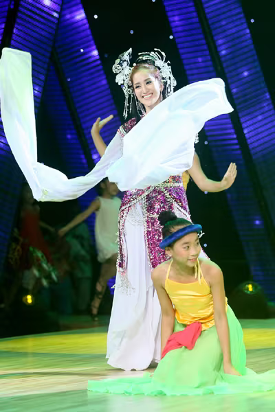 Khánh Thi hoá thân thành Hằng Nga xinh tươi bên chú Cuội Đại Nghĩa ảnh 6 Khánh Thi hoá thân thành Hằng Nga xinh tươi bên chú Cuội Đại Nghĩa ảnh 6