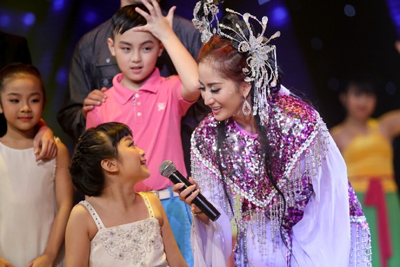 Khánh Thi hoá thân thành Hằng Nga xinh tươi bên chú Cuội Đại Nghĩa ảnh 8 Khánh Thi hoá thân thành Hằng Nga xinh tươi bên chú Cuội Đại Nghĩa ảnh 8