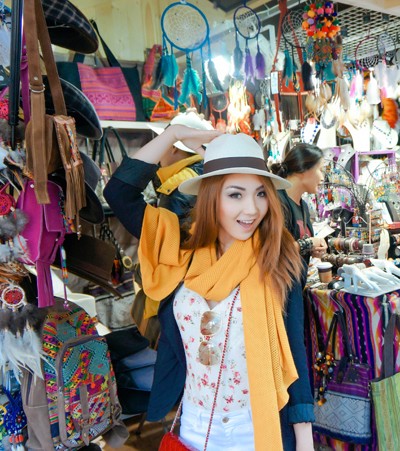 Hoa hậu Jennifer Chung dạo chơi ở Kinh đô ánh sáng ảnh 11 Hoa hậu Jennifer Chung dạo chơi ở Kinh đô ánh sáng ảnh 11