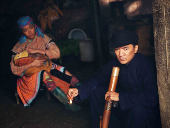 Mr Đàm nhuộm răng đen, "bắn" thuốc lào sòng sọc ảnh 3 Mr Đàm nhuộm răng đen, "bắn" thuốc lào sòng sọc ảnh 3