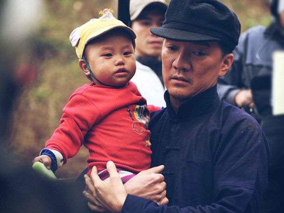 Mr Đàm nhuộm răng đen, "bắn" thuốc lào sòng sọc ảnh 7 Mr Đàm nhuộm răng đen, "bắn" thuốc lào sòng sọc ảnh 7