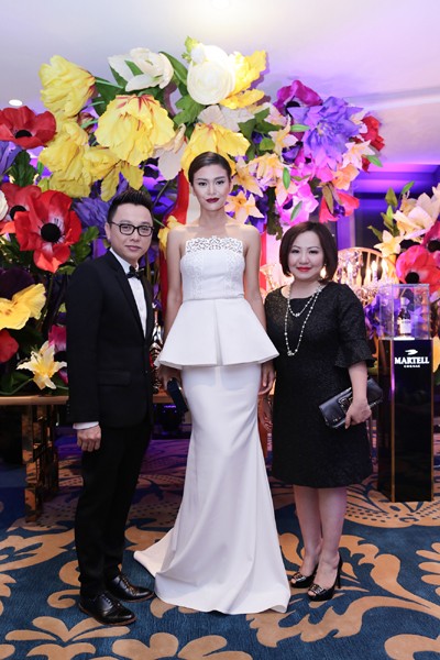 Mâu Thanh Thuỷ “e ấp” vòng 1 quyến rũ đi dự tiệc ảnh 3 Mâu Thanh Thuỷ “e ấp” vòng 1 quyến rũ đi dự tiệc ảnh 3