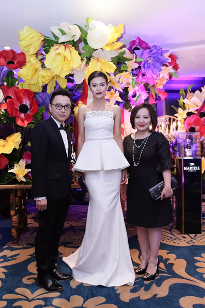 Mâu Thanh Thuỷ “e ấp” vòng 1 quyến rũ đi dự tiệc ảnh 3 Mâu Thanh Thuỷ “e ấp” vòng 1 quyến rũ đi dự tiệc ảnh 3