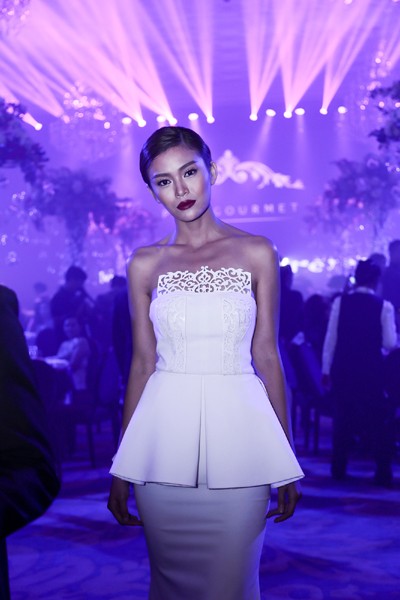 Mâu Thanh Thuỷ “e ấp” vòng 1 quyến rũ đi dự tiệc ảnh 8 Mâu Thanh Thuỷ “e ấp” vòng 1 quyến rũ đi dự tiệc ảnh 8