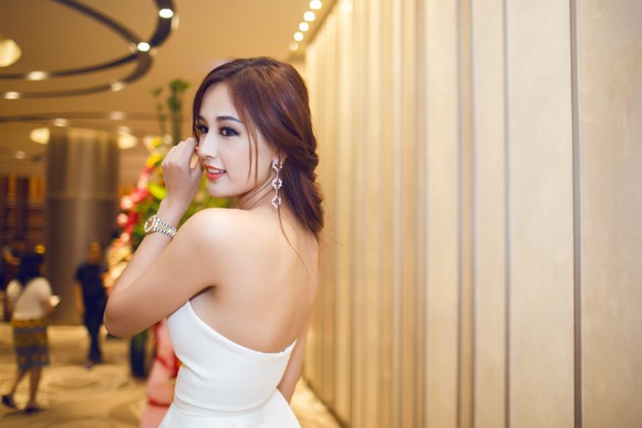 Hoa hậu Mai Phương Thuý gây chú ý bởi vẻ đẹp gợi cảm ảnh 3 Hoa hậu Mai Phương Thuý gây chú ý bởi vẻ đẹp gợi cảm ảnh 3