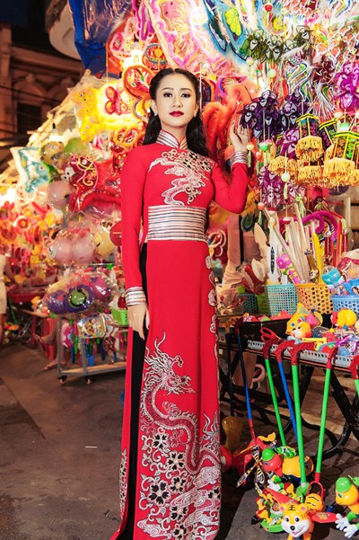 Cặp đôi Á hậu đẹp rạng ngời dạo phố trung thu ảnh 1 Cặp đôi Á hậu đẹp rạng ngời dạo phố trung thu ảnh 1