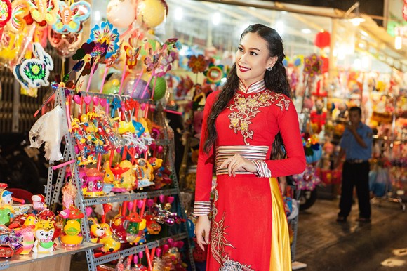 Cặp đôi Á hậu đẹp rạng ngời dạo phố trung thu ảnh 8 Cặp đôi Á hậu đẹp rạng ngời dạo phố trung thu ảnh 8