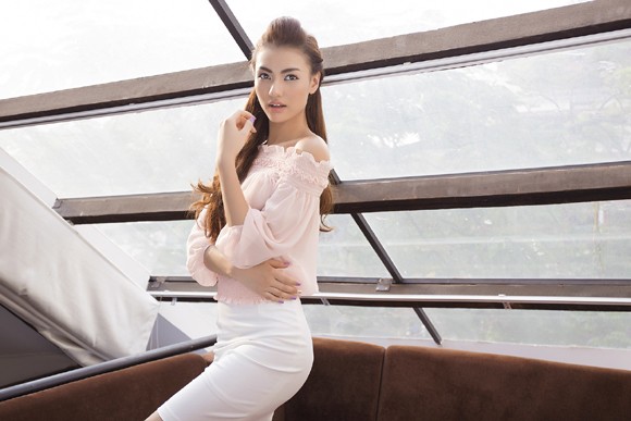 Hồng Quế khoe vai trần và vòng 1 quyến rũ ảnh 6 Hồng Quế khoe vai trần và vòng 1 quyến rũ ảnh 6