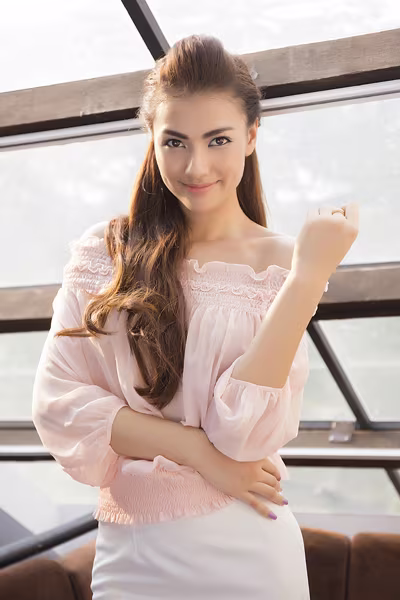 Hồng Quế khoe vai trần và vòng 1 quyến rũ ảnh 7 Hồng Quế khoe vai trần và vòng 1 quyến rũ ảnh 7
