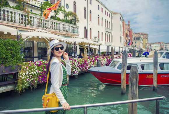 Hoa hậu Ngọc Hân lãng mạn tại Venice ảnh 3 Hoa hậu Ngọc Hân lãng mạn tại Venice ảnh 3