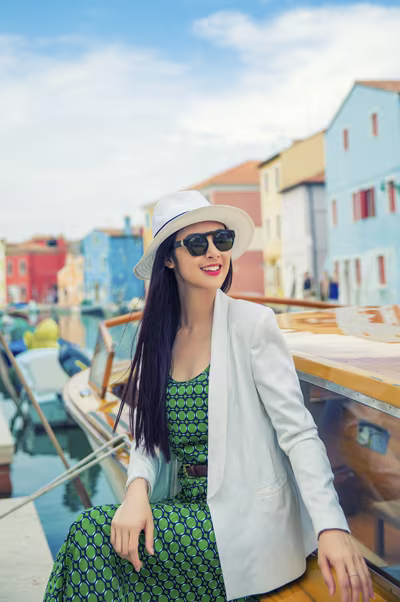 Hoa hậu Ngọc Hân lãng mạn tại Venice ảnh 8 Hoa hậu Ngọc Hân lãng mạn tại Venice ảnh 8