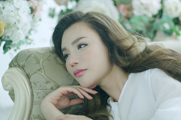 Hồ Quỳnh Hương khóc trong tuyệt vọng vì tình yêu bị chia lìa ảnh 2 Hồ Quỳnh Hương khóc trong tuyệt vọng vì tình yêu bị chia lìa ảnh 2