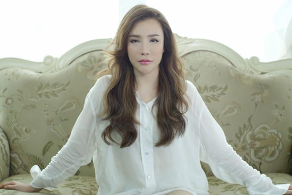 Hồ Quỳnh Hương khóc trong tuyệt vọng vì tình yêu bị chia lìa ảnh 3 Hồ Quỳnh Hương khóc trong tuyệt vọng vì tình yêu bị chia lìa ảnh 3