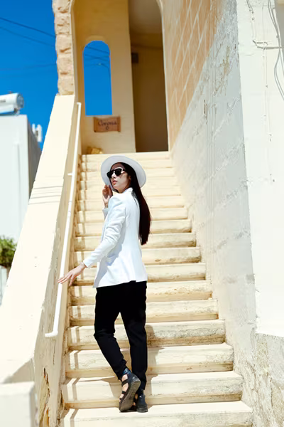 Cùng Hoa hậu Ngọc Hân khám phá nơi giam giữ Odyssey ảnh 1