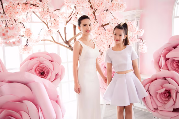 Yến Trang khoe sắc kiêu sa bên học trò cưng ảnh 3 Yến Trang khoe sắc kiêu sa bên học trò cưng ảnh 3