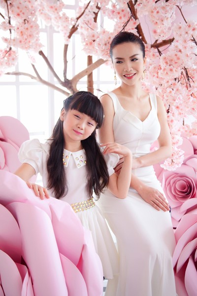 Yến Trang khoe sắc kiêu sa bên học trò cưng ảnh 6 Yến Trang khoe sắc kiêu sa bên học trò cưng ảnh 6
