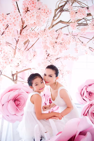 Yến Trang khoe sắc kiêu sa bên học trò cưng ảnh 7 Yến Trang khoe sắc kiêu sa bên học trò cưng ảnh 7