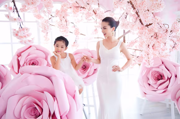 Yến Trang khoe sắc kiêu sa bên học trò cưng ảnh 8 Yến Trang khoe sắc kiêu sa bên học trò cưng ảnh 8