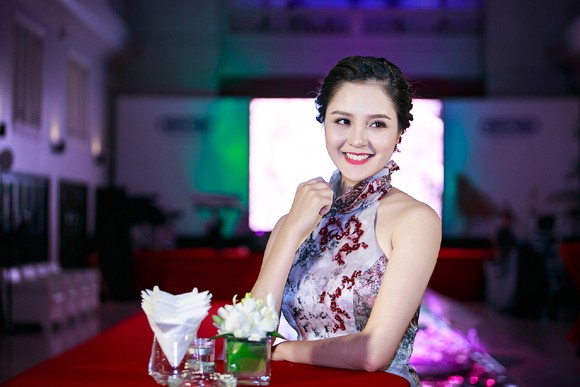 Á hậu Hoàng Anh vai trần gợi cảm đi dự sự kiện ảnh 1 Á hậu Hoàng Anh vai trần gợi cảm đi dự sự kiện ảnh 1