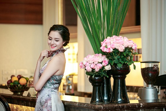 Á hậu Hoàng Anh vai trần gợi cảm đi dự sự kiện ảnh 4 Á hậu Hoàng Anh vai trần gợi cảm đi dự sự kiện ảnh 4