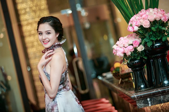 Á hậu Hoàng Anh vai trần gợi cảm đi dự sự kiện ảnh 5 Á hậu Hoàng Anh vai trần gợi cảm đi dự sự kiện ảnh 5