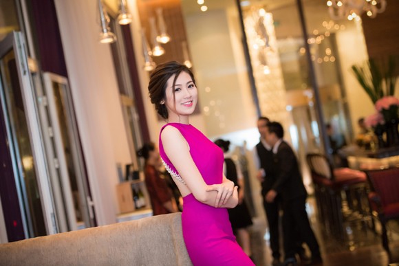 Á hậu Tú Anh "kín trước hở sau" khoe nhan sắc ngọt ngào ảnh 5 Á hậu Tú Anh "kín trước hở sau" khoe nhan sắc ngọt ngào ảnh 5