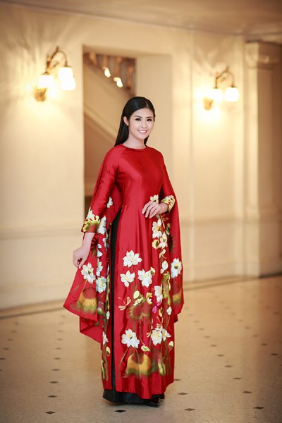 Đang lưu diễn châu Âu, Hoa hậu Ngọc Hân xuất hiện bất ngờ tại Hà Nội ảnh 1 Đang lưu diễn châu Âu, Hoa hậu Ngọc Hân xuất hiện bất ngờ tại Hà Nội ảnh 1