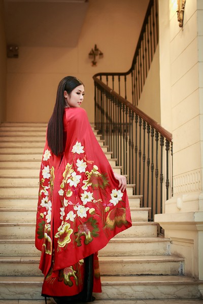 Đang lưu diễn châu Âu, Hoa hậu Ngọc Hân xuất hiện bất ngờ tại Hà Nội ảnh 3 Đang lưu diễn châu Âu, Hoa hậu Ngọc Hân xuất hiện bất ngờ tại Hà Nội ảnh 3