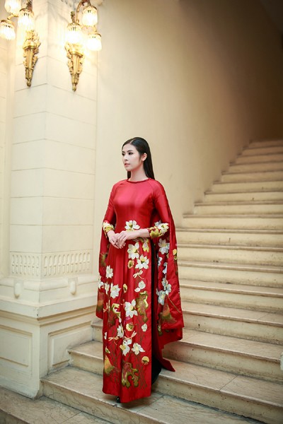 Đang lưu diễn châu Âu, Hoa hậu Ngọc Hân xuất hiện bất ngờ tại Hà Nội ảnh 5 Đang lưu diễn châu Âu, Hoa hậu Ngọc Hân xuất hiện bất ngờ tại Hà Nội ảnh 5