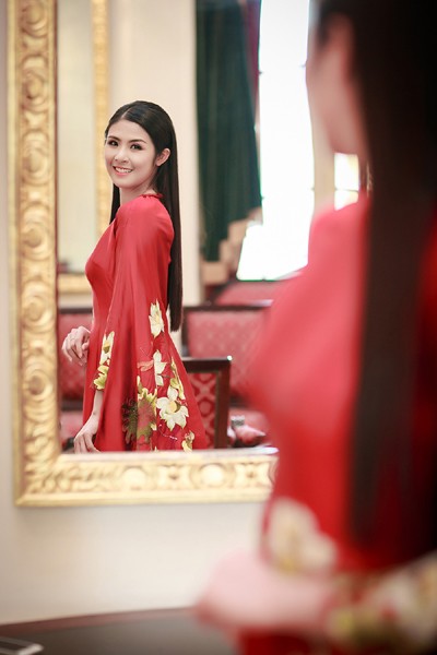 Đang lưu diễn châu Âu, Hoa hậu Ngọc Hân xuất hiện bất ngờ tại Hà Nội ảnh 6 Đang lưu diễn châu Âu, Hoa hậu Ngọc Hân xuất hiện bất ngờ tại Hà Nội ảnh 6