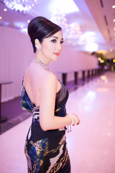 Hoa hậu Giáng My khoe lưng trần trắng nõn kiêu sa ảnh 5 Hoa hậu Giáng My khoe lưng trần trắng nõn kiêu sa ảnh 5