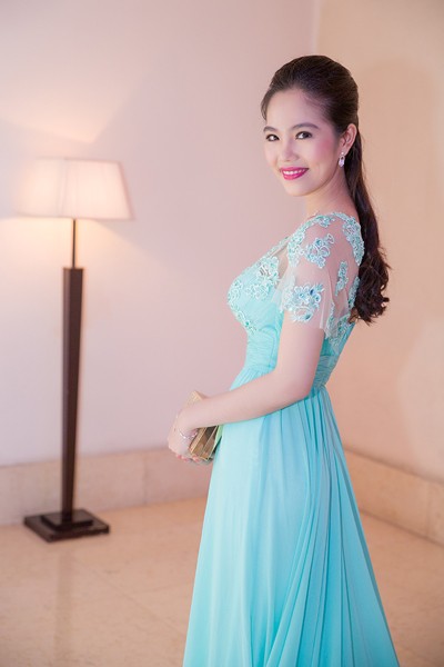 Nữ hoàng Du lịch Dương Kim Ánh kiêu sa trong trang phục tự thiết kế ảnh 6 Nữ hoàng Du lịch Dương Kim Ánh kiêu sa trong trang phục tự thiết kế ảnh 6