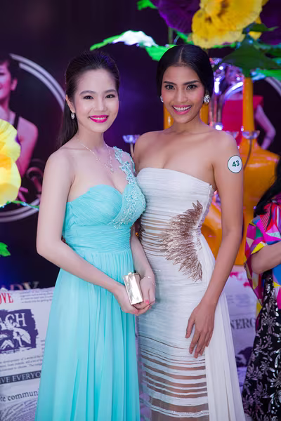 Nữ hoàng Du lịch Dương Kim Ánh kiêu sa trong trang phục tự thiết kế ảnh 7 Nữ hoàng Du lịch Dương Kim Ánh kiêu sa trong trang phục tự thiết kế ảnh 7