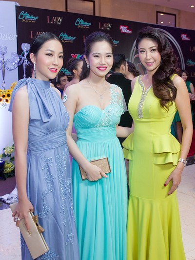 Nữ hoàng Du lịch Dương Kim Ánh kiêu sa trong trang phục tự thiết kế ảnh 10 Nữ hoàng Du lịch Dương Kim Ánh kiêu sa trong trang phục tự thiết kế ảnh 10
