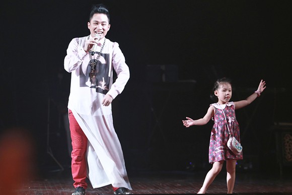 Tùng Dương “cháy hết mình” với “Mùa thu cho em” ảnh 3 Tùng Dương “cháy hết mình” với “Mùa thu cho em” ảnh 3