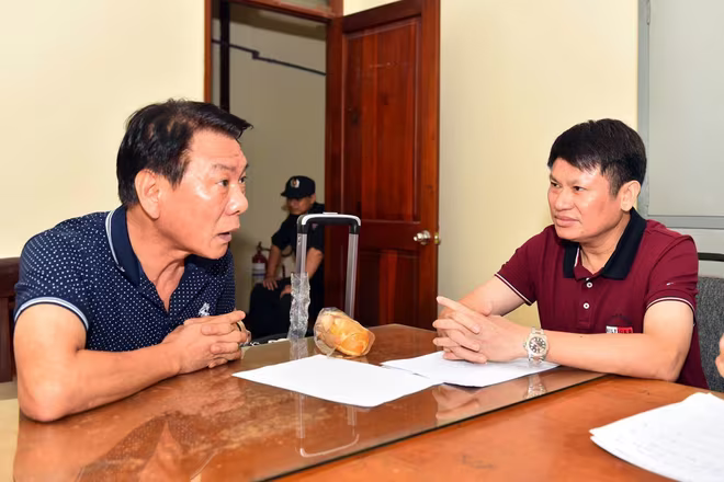 Thiếu tướng Nguyễn Văn Viện - Cục trưởng Cục CSĐT tội phạm về ma túy (Bộ Công an) trực tiếp đấu tranh với đối tượng Kim Soon Sik người Hàn Quốc