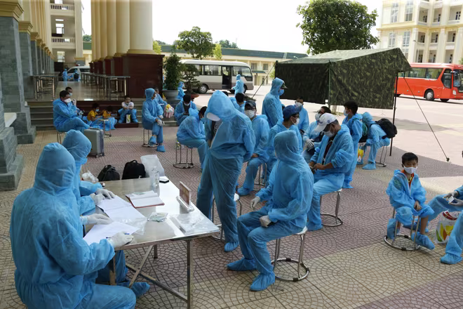 Việc chủ động ứng phó với đại dịch viêm đường hô hấp cấp Covid-19 đã giúp Việt Nam ngăn chặn dịch bệnh trong thời gian ngắn - Ảnh: LAM THANH
