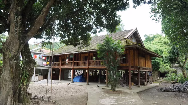 Ngôi nhà của ông Thùng Văn Được - người đầu tiên làm du lịch cộng đồng ở Bản Vàng Pheo, xã Mường So, huyện Phong Thổ Ngôi nhà của ông Thùng Văn Được - người đầu tiên làm du lịch cộng đồng ở Bản Vàng Pheo, xã Mường So, huyện Phong Thổ