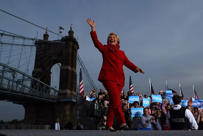 Hình ảnh cựu Đệ nhất phu nhân Hillary Clinton đi vận động tranh cử năm 2016 Hình ảnh cựu Đệ nhất phu nhân Hillary Clinton đi vận động tranh cử năm 2016