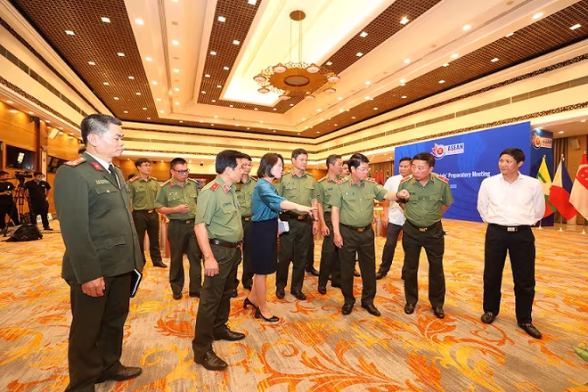 Thượng tướng Bùi Văn Nam, Thứ trưởng Bộ Công an kiểm tra công tác đảm bảo an ninh tại khu vực Hội trường Trung tâm Hội nghị quốc tế Thượng tướng Bùi Văn Nam, Thứ trưởng Bộ Công an kiểm tra công tác đảm bảo an ninh tại khu vực Hội trường Trung tâm Hội nghị quốc tế