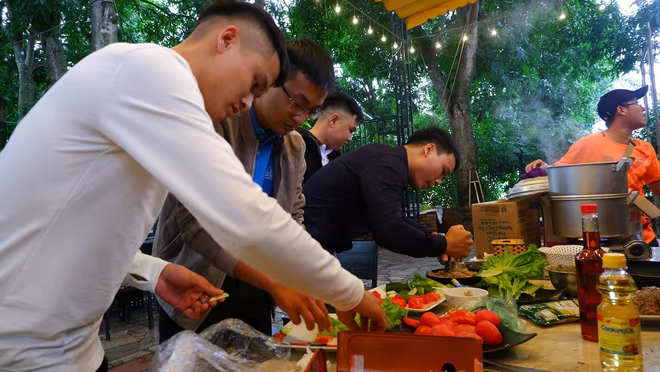 Những người đàn ông khi đứng bếp luôn khiến phụ nữ thấy quyến rũ hơn Những người đàn ông khi đứng bếp luôn khiến phụ nữ thấy quyến rũ hơn