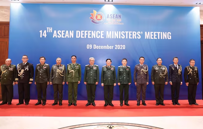 Đại tướng Ngô Xuân Lịch, Bộ trưởng Quốc phòng Việt Nam với Tùy viên Quốc phòng các nước ASEAN tham dự hội nghị Đại tướng Ngô Xuân Lịch, Bộ trưởng Quốc phòng Việt Nam với Tùy viên Quốc phòng các nước ASEAN tham dự hội nghị