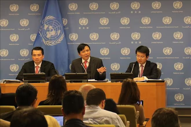 Đại sứ, Trưởng phái đoàn Việt Nam tại Liên hợp quốc Đặng Đình Quý trong buổi Họp báo quốc tế - hoạt động mở đầu cho nhiệm kỳ Ủy viên không thường trực Hội đồng Bảo an 2020-2021 Đại sứ, Trưởng phái đoàn Việt Nam tại Liên hợp quốc Đặng Đình Quý trong buổi Họp báo quốc tế - hoạt động mở đầu cho nhiệm kỳ Ủy viên không thường trực Hội đồng Bảo an 2020-2021