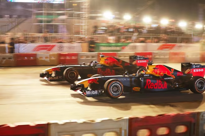 Tiến sĩ Võ Trí Thành, Viện trưởng Viện Nghiên cứu chiến lược thương hiệu và cạnh tranh: “F1 là giải đấu mang nhiều rủi ro cho Việt Nam. Hai rủi ro lớn nhất là nguy cơ dịch bệnh Covid-19 và hiệu quả kinh tế” Tiến sĩ Võ Trí Thành, Viện trưởng Viện Nghiên cứu chiến lược thương hiệu và cạnh tranh: “F1 là giải đấu mang nhiều rủi ro cho Việt Nam. Hai rủi ro lớn nhất là nguy cơ dịch bệnh Covid-19 và hiệu quả kinh tế”